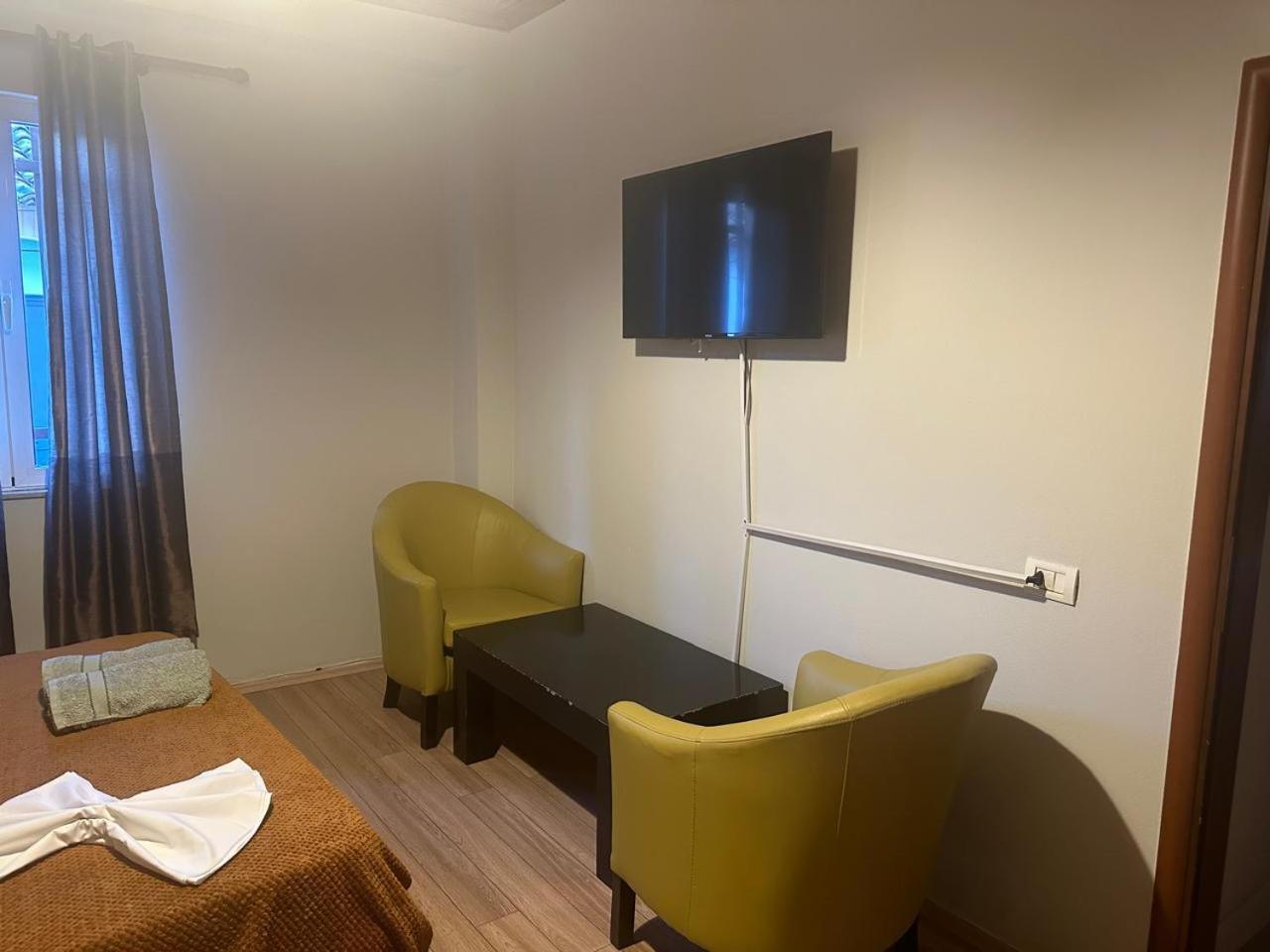 Eden Hostel Tirana Zewnętrze zdjęcie