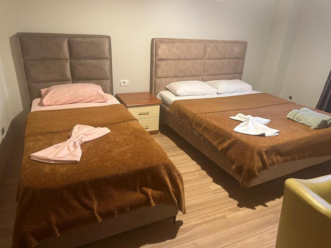 Eden Hostel Tirana Zewnętrze zdjęcie