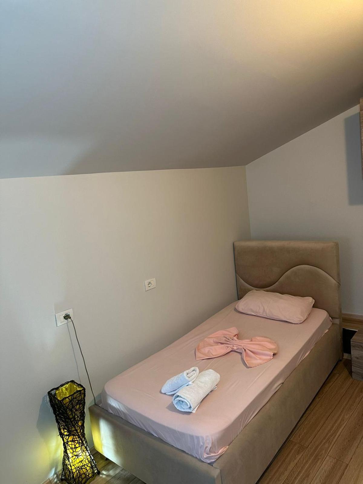 Eden Hostel Tirana Zewnętrze zdjęcie