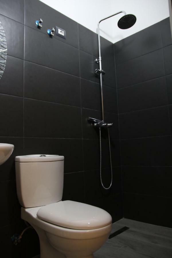 Eden Hostel Tirana Zewnętrze zdjęcie