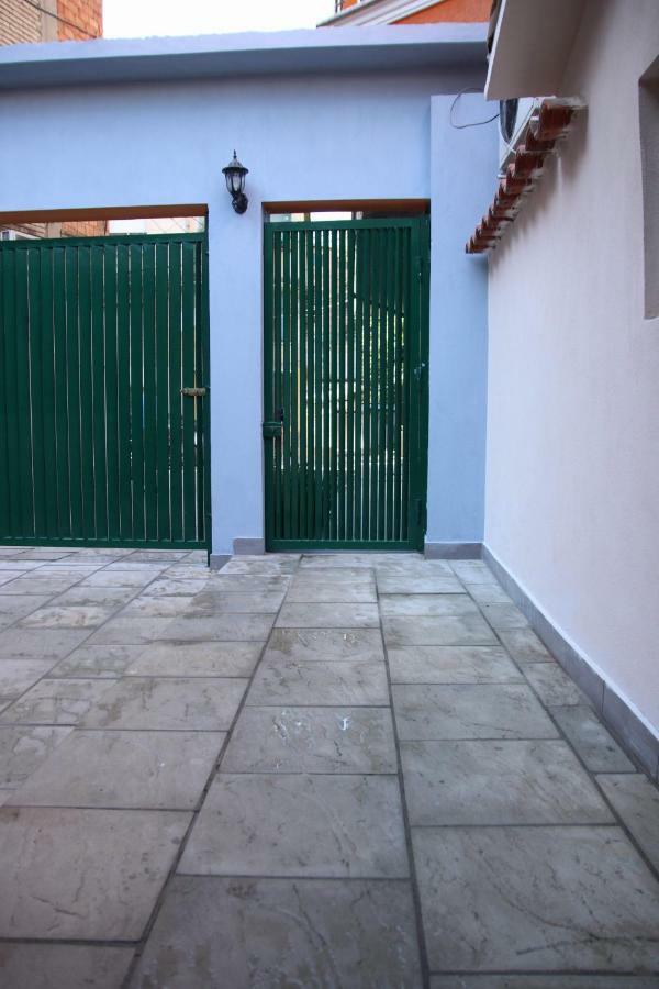 Eden Hostel Tirana Zewnętrze zdjęcie